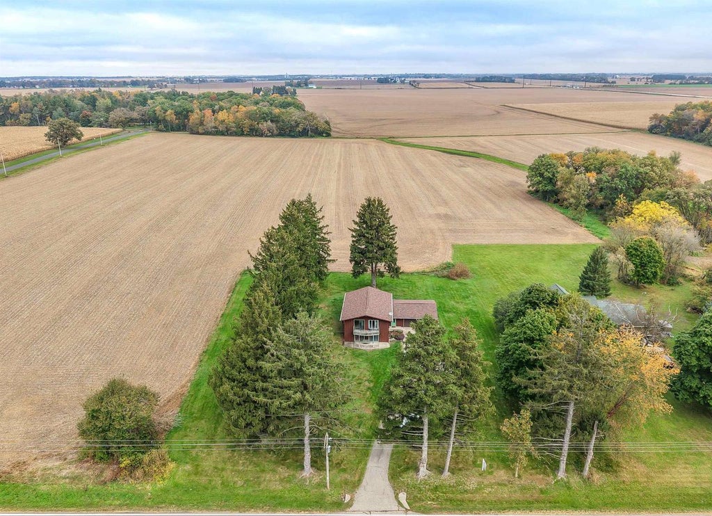 Photo of 8647 E State Road 67, Clinton, WI 53525 (MLS # 2034533)