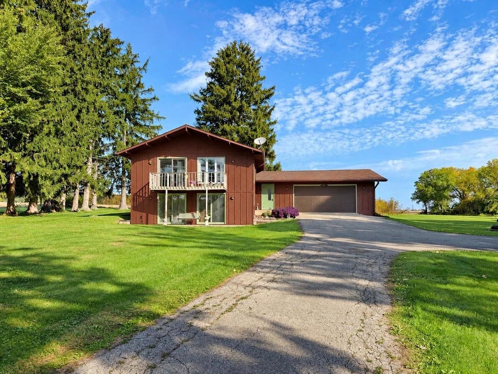 Photo of 8647 E State Road 67, Clinton, WI 53525 (MLS # 2034533)