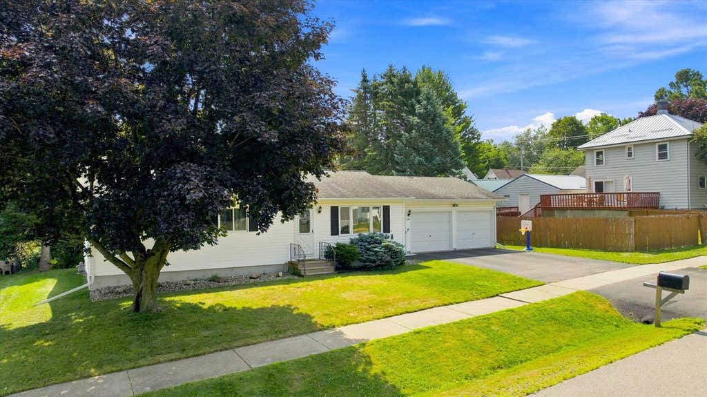 Photo of 305 N Cherry AVENUE, Marshfield, WI 54449 (MLS # 22603718)