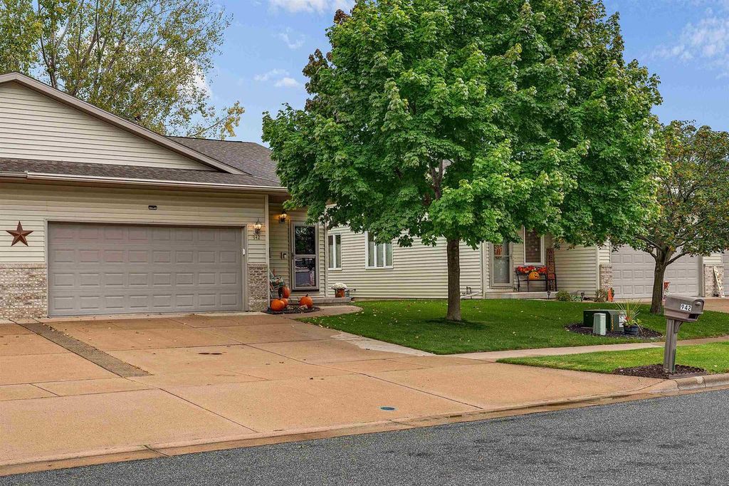 Photo of 942 N 8th AVENUE, Onalaska, WI 54650 (MLS # 2010909)