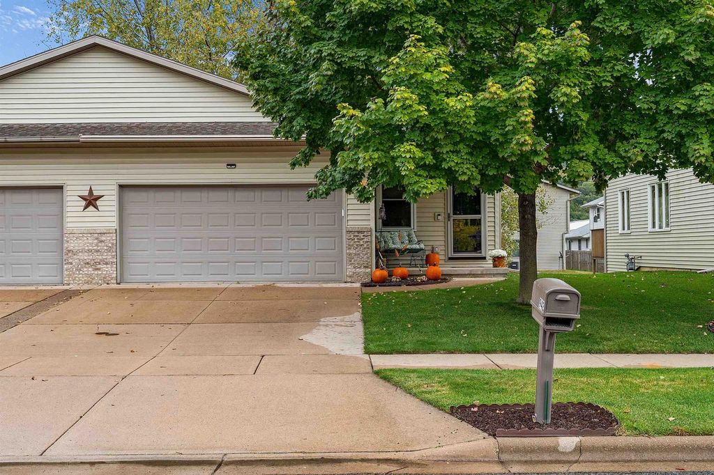 Photo of 942 N 8th AVENUE, Onalaska, WI 54650 (MLS # 2010909)