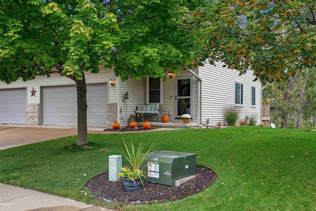 Photo of 942 N 8th AVENUE, Onalaska, WI 54650 (MLS # 2010909)