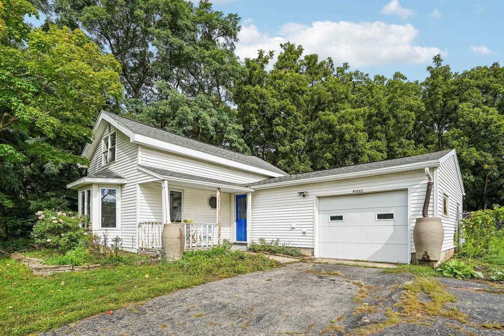 Photo of W3062 State Highway 92, Belleville, WI 53508 (MLS # 2029875)