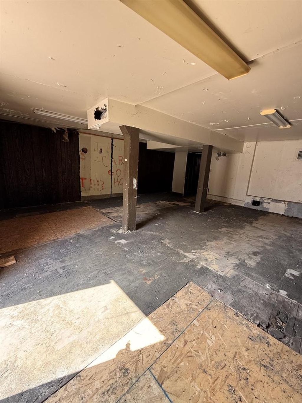 Photo of 10 E Gruenwald AVENUE, Oshkosh, WI 54901 (MLS # 50323009)