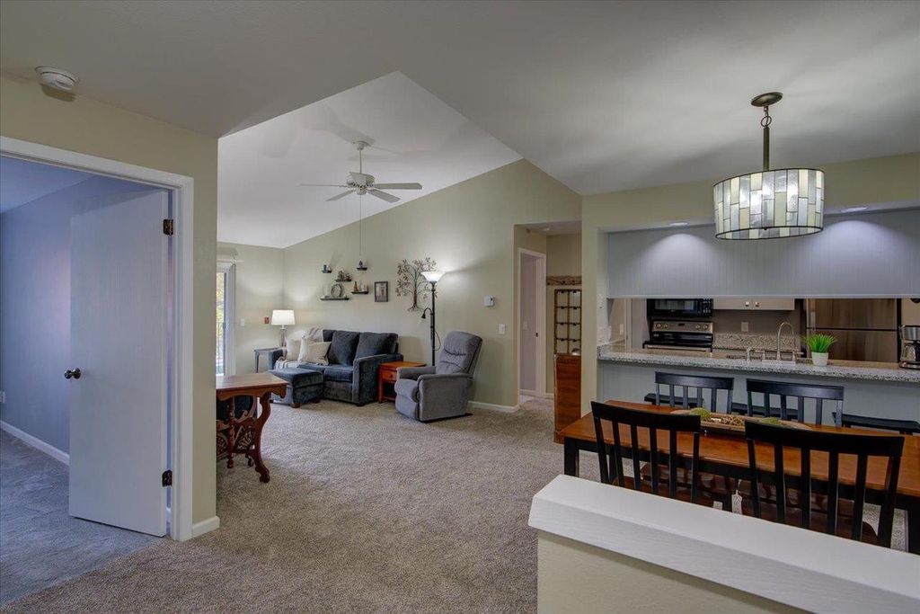 Photo of W4724 S Lakeshore DRIVE, Fontana, WI 53125 (MLS # 1945211)