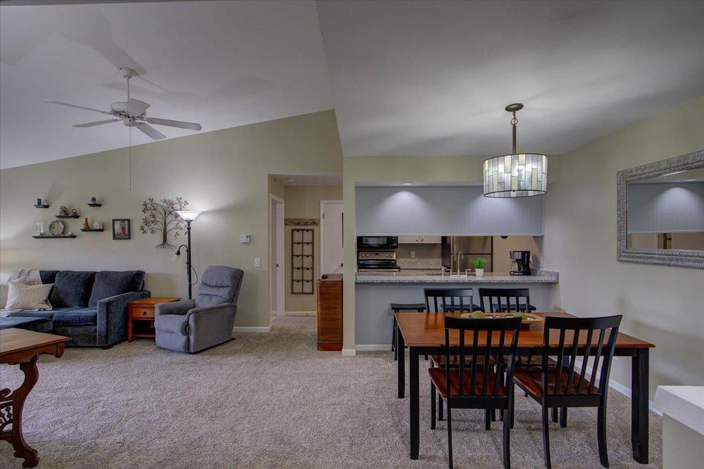 Photo of W4724 S Lakeshore DRIVE, Fontana, WI 53125 (MLS # 1945211)