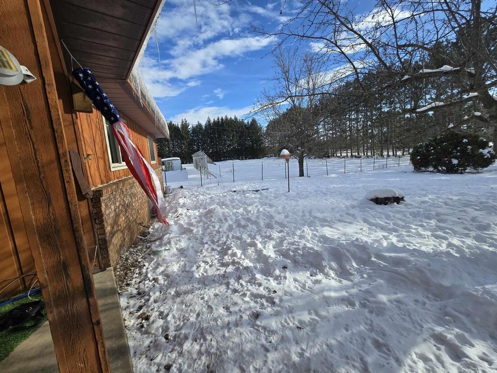 Photo of W9230 State Road 21, Wautoma, WI 54982 (MLS # 50319271)