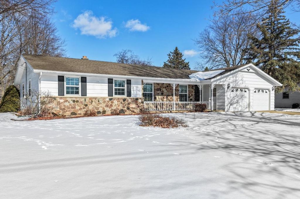 Photo of 2751 Allouez AVENUE, Green Bay, WI 54311 (MLS # 50321037)