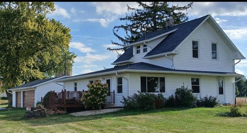 Photo of 927 S Old 11 STREET, Janesville, WI 53548 (MLS # 2011595)