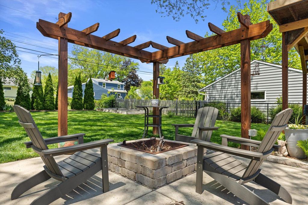 Photo of 1015 5th AVENUE, Grafton, WI 53024 (MLS # 1963550)