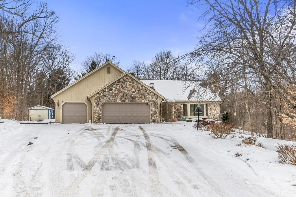 Photo of 14591 W Fieldpointe COURT, New Berlin, WI 53151 (MLS # 1948989)
