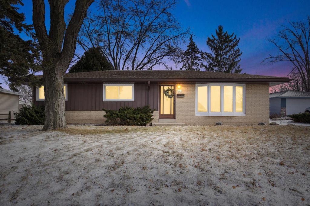 Photo of W147N8368 Manchester DRIVE, Menomonee Falls, WI 53051 (MLS # 1947443)