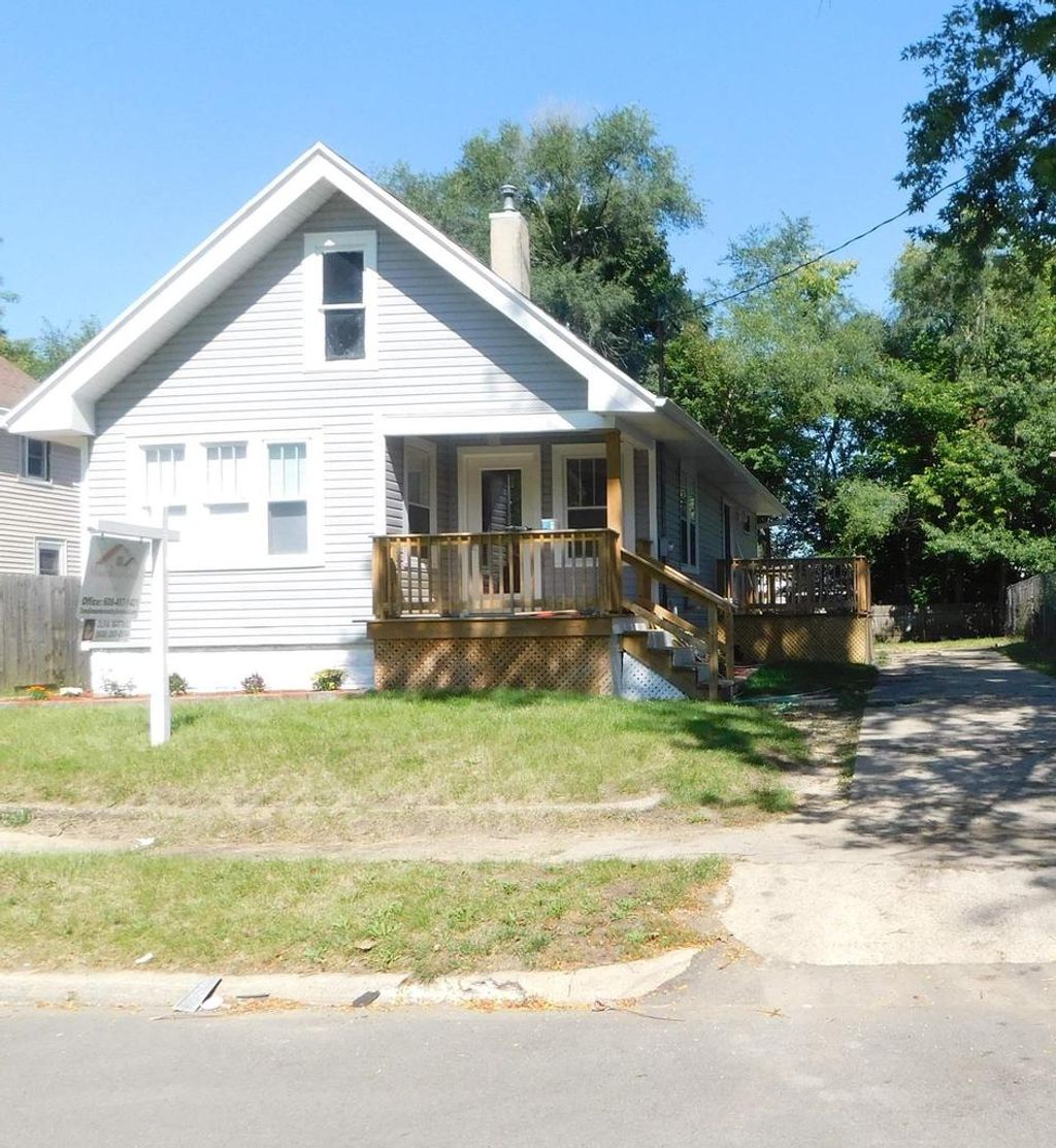 Photo of W180N9890 Riversbend CIRCLE WEST CIRCLE W, Germantown, WI 53022 (MLS # 1943699)