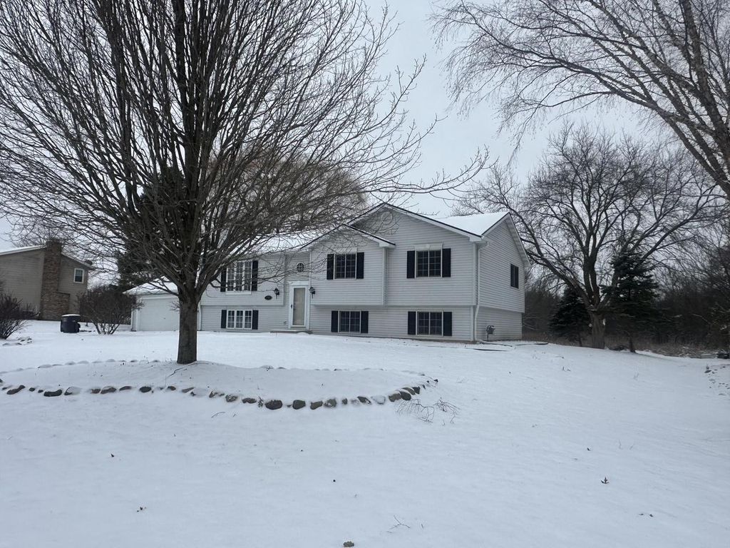 Photo of 7765 S Mission DRIVE, Franklin, WI 53132 (MLS # 1947518)