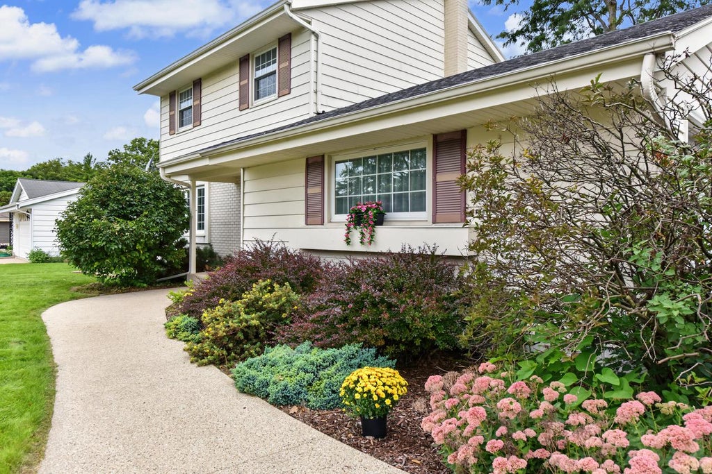 Photo of 14000 W Wilbur DRIVE, New Berlin, WI 53151 (MLS # 1981501)