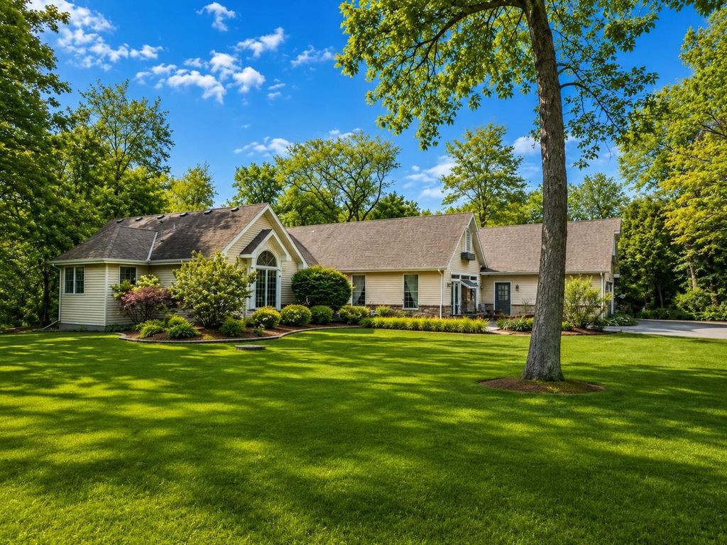 Photo of 4308 N Juniper DRIVE, Janesville, WI 53545 (MLS # 2024090)