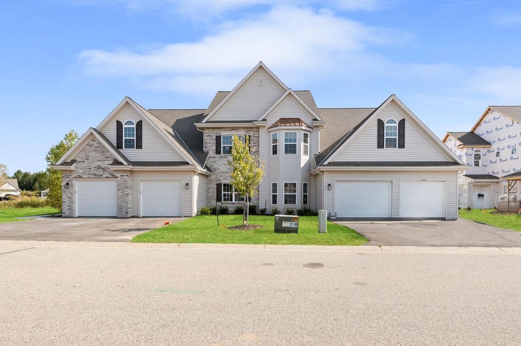 Photo of 1850 Woodland WAY #432-4, Slinger, WI 53086 (MLS # 1960325)