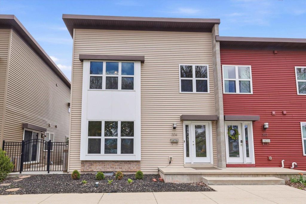 Photo of 304 N van Buren STREET, Green Bay, WI 54301 (MLS # 50324920)