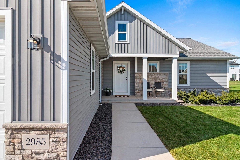 Photo of 2985 E Bluetopaz DRIVE, Appleton, WI 54913 (MLS # 50334058)