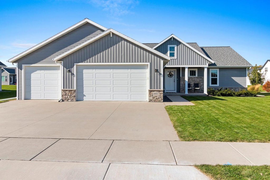 Photo of 2985 E Bluetopaz DRIVE, Appleton, WI 54913 (MLS # 50334058)