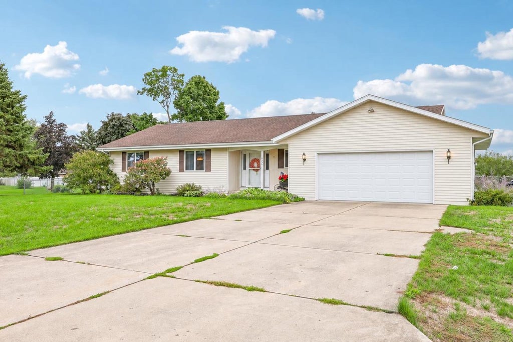 Photo of 720 E Holly ROAD, Beloit, WI 53511 (MLS # 2033005)