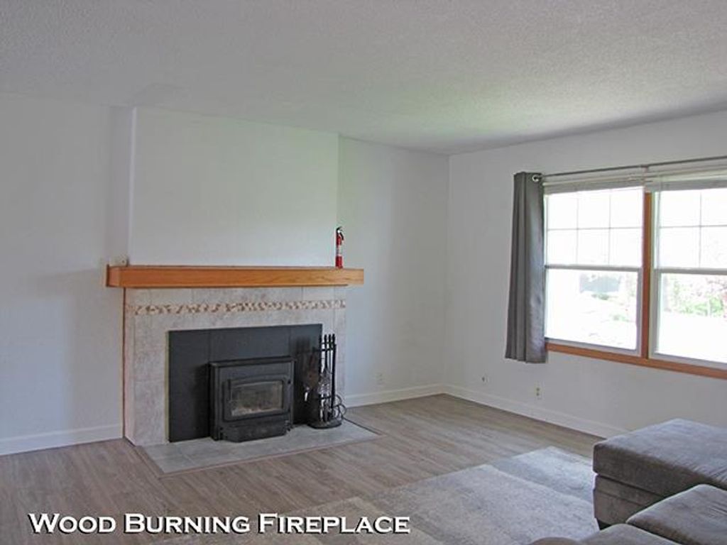 Photo of 935 Hillcrest CIRCLE, Platteville, WI 53818 (MLS # 2023634)