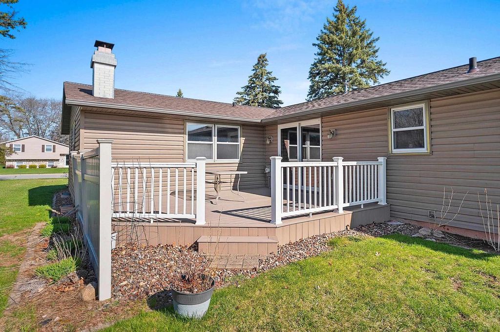 Photo of 1259 Swan COURT, Green Bay, WI 54313 (MLS # 50324226)