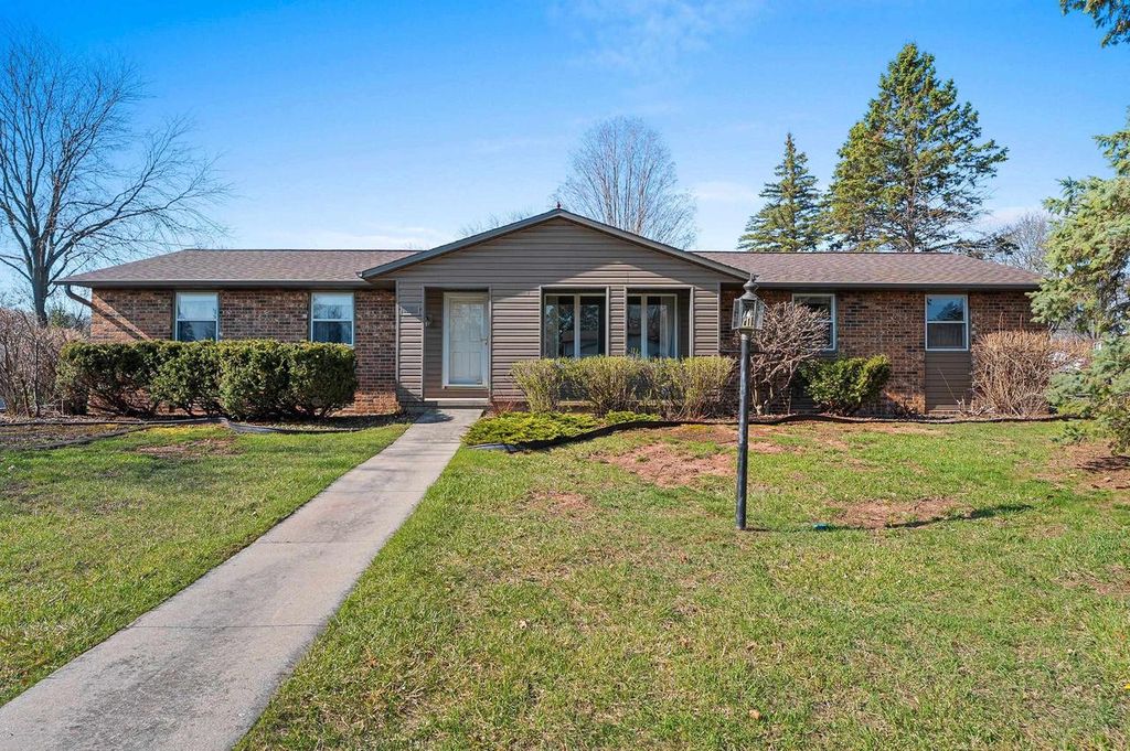 Photo of 1259 Swan COURT, Green Bay, WI 54313 (MLS # 50324226)