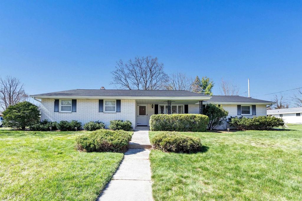 Photo of 1715 Beaver Dam DRIVE, Green Bay, WI 54304 (MLS # 50324141)