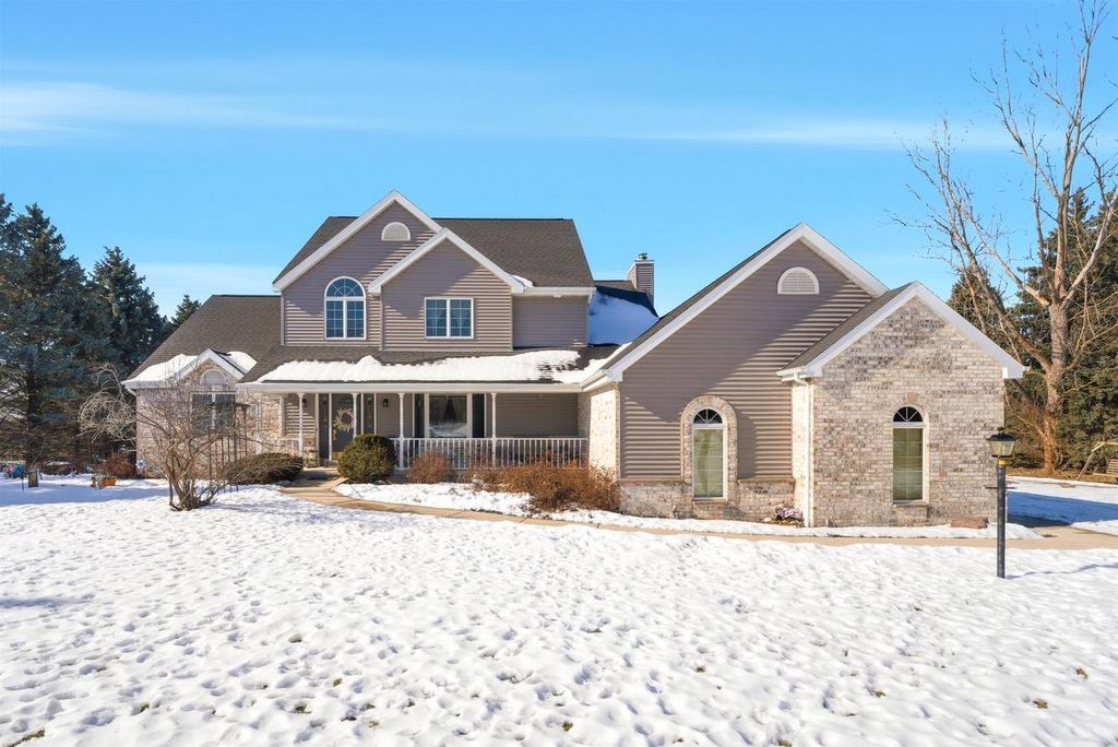 Photo of N5122 Summit DRIVE, Fond Du Lac, WI 54937 (MLS # 50321181)