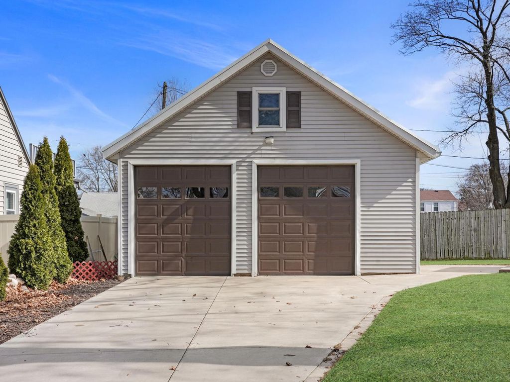 Photo of 1502 E Tripoli AVENUE, Milwaukee, WI 53207 (MLS # 1952095)