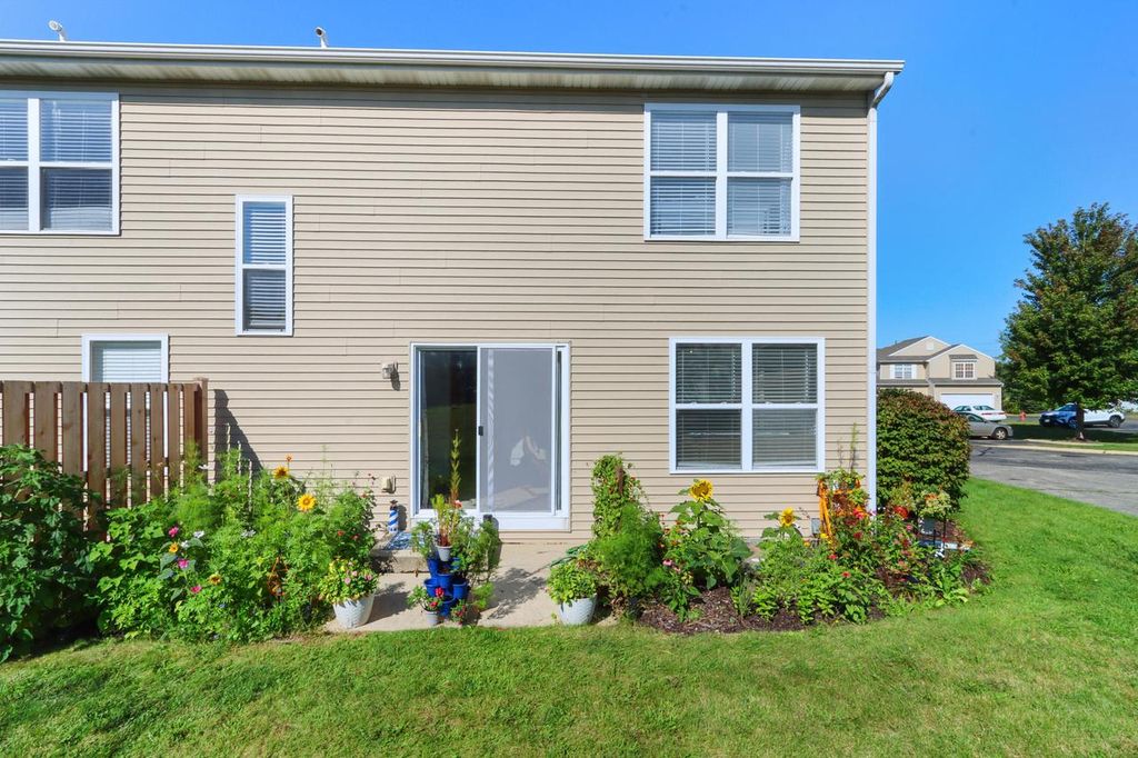 Photo of 1400 Hunters Ridge DRIVE #20, Genoa City, WI 53128 (MLS # 1938354)