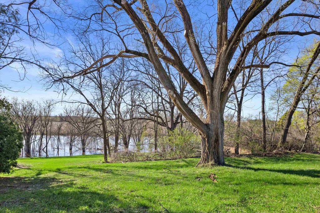 Photo of 1734 Jefferson ROAD, Watertown, WI 53094 (MLS # 2021416)