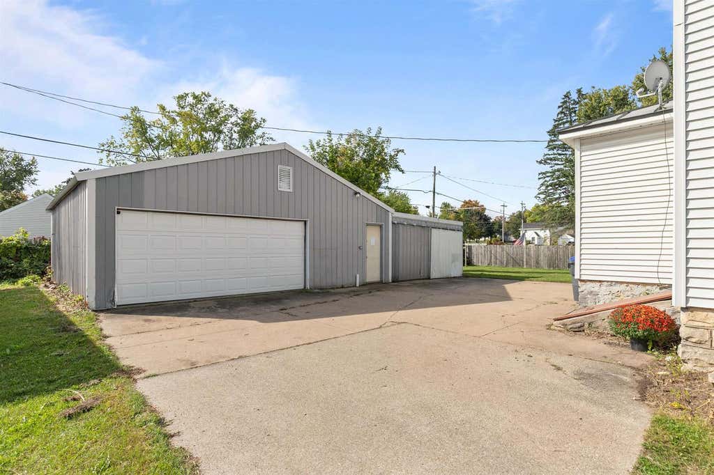 Photo of 514 E Beacon AVENUE, New London, WI 54961 (MLS # 50331632)
