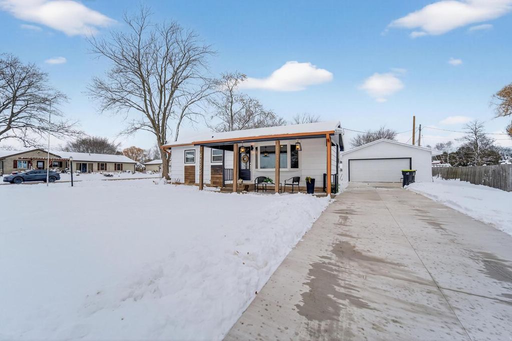 Photo of 4136 E Elm ROAD, Oak Creek, WI 53154 (MLS # 1944807)