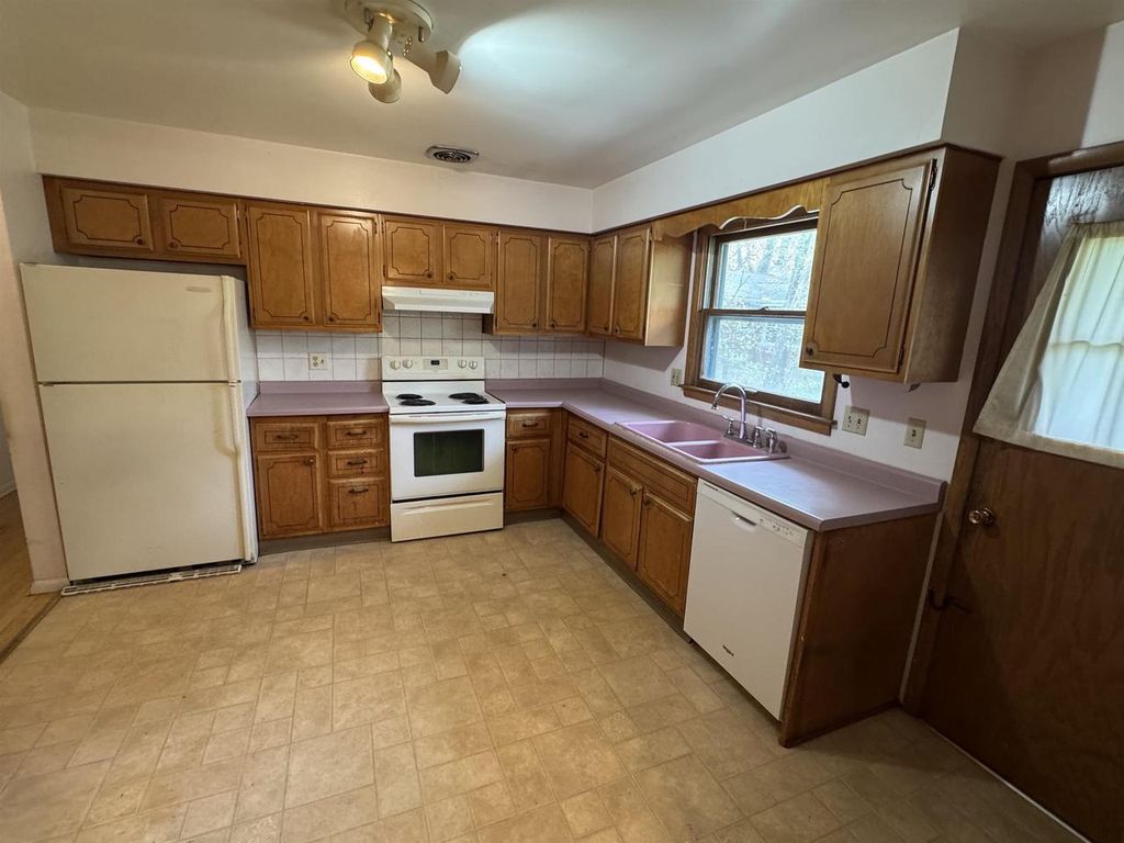 Photo of 18 N Kenosha DRIVE, Madison, WI 53705 (MLS # 2021780)