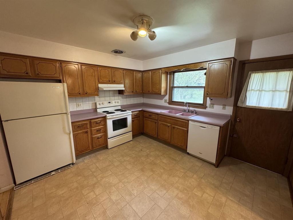 Photo of 18 N Kenosha DRIVE, Madison, WI 53705 (MLS # 2021780)