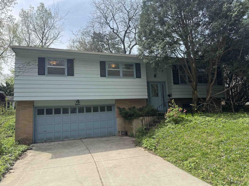 Photo of 18 N Kenosha DRIVE, Madison, WI 53705 (MLS # 2021780)