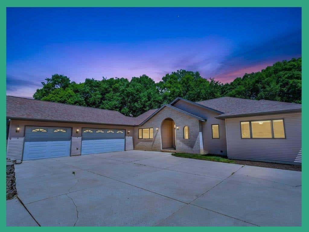 Photo of 546 Echo Valley ROAD, Brooklyn, WI 53521 (MLS # 2027077)