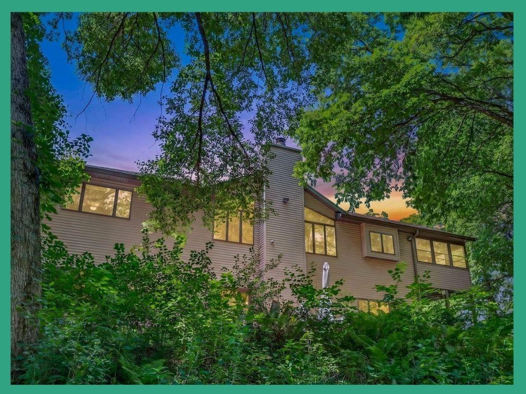 Photo of 546 Echo Valley ROAD, Brooklyn, WI 53521 (MLS # 2027077)