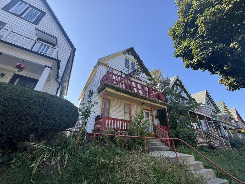 Photo of 2951 N Fratney STREET, Milwaukee, WI 53212 (MLS # 1939747)