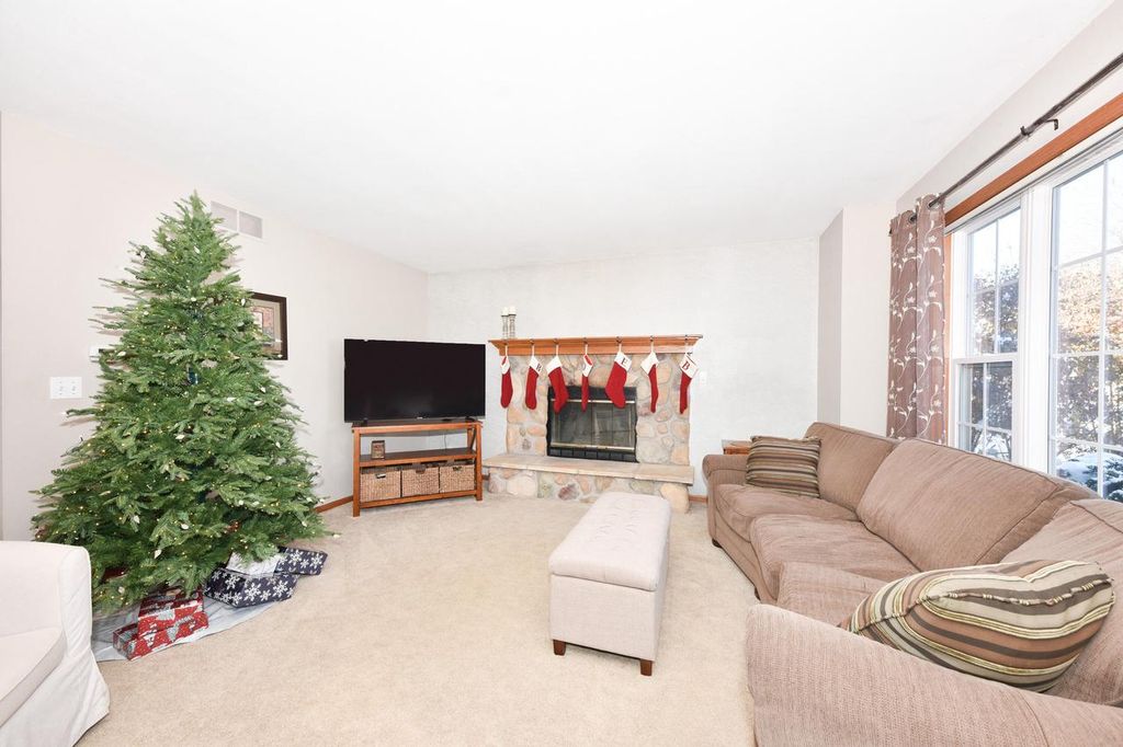 Photo of W213N16501 Glen Brooke DRIVE, Jackson, WI 53037 (MLS # 1944648)