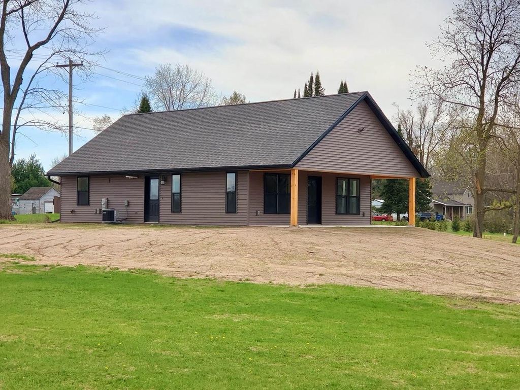 Photo of 247 E Madison STREET, Clintonville, WI 54929 (MLS # 50324450)