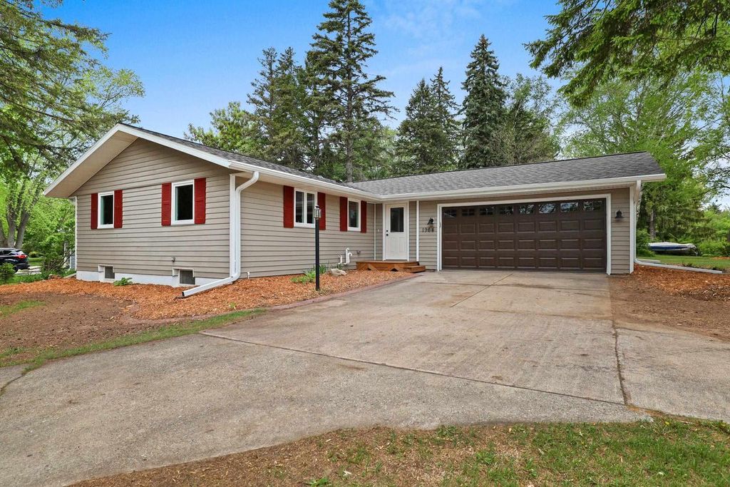 Photo of 1964 Blueberry LANE, Green Bay, WI 54304 (MLS # 50326173)