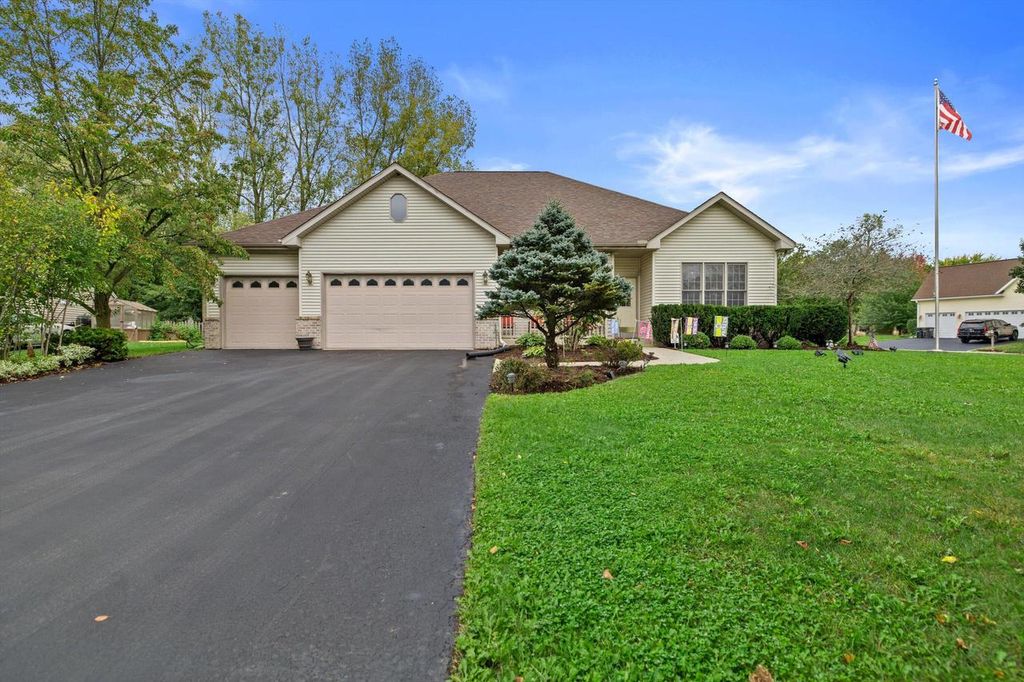 Photo of 1010 Marti COURT, Silver Lake, WI 53170 (MLS # 1943337)