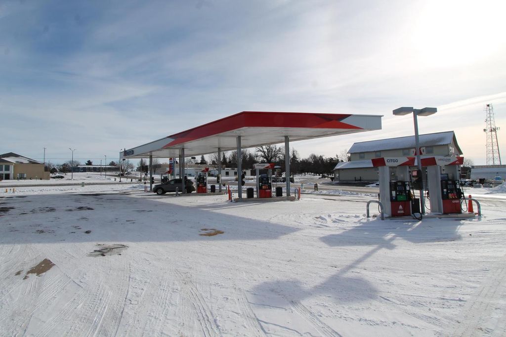 Photo of 1220 Janesville AVENUE, Fort Atkinson, WI 53538 (MLS # 1947628)