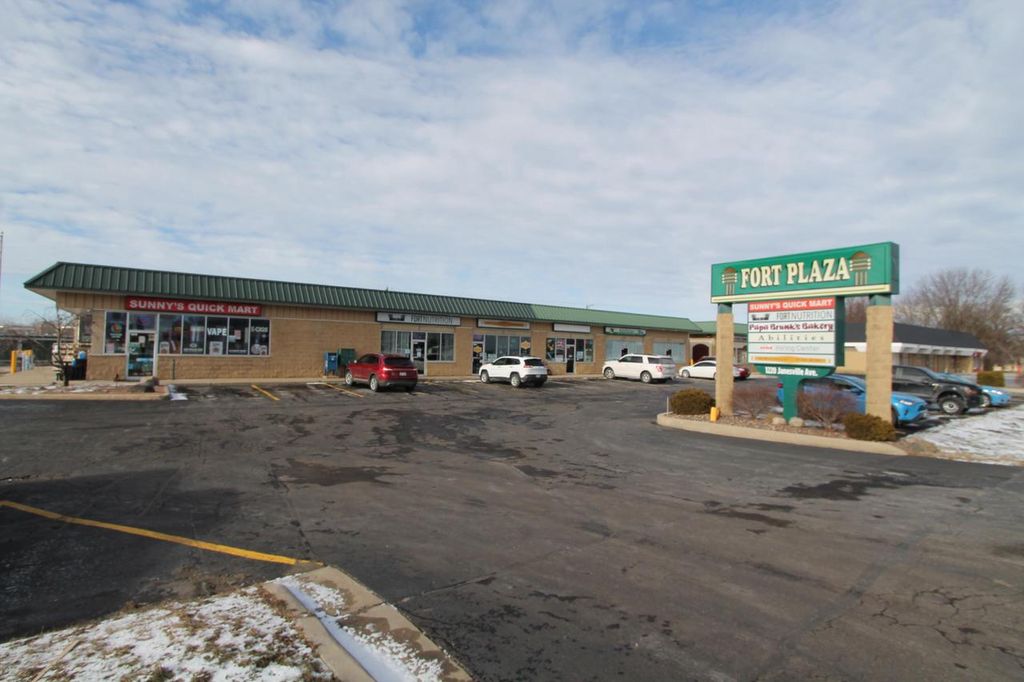 Photo of 1220 Janesville AVENUE, Fort Atkinson, WI 53538 (MLS # 1947628)