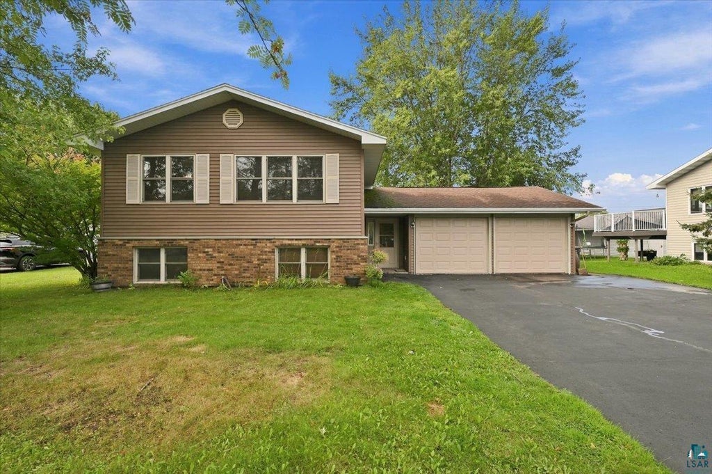 Photo of 2010 E 10th STREET, Superior, WI 54880 (MLS # 6128076)