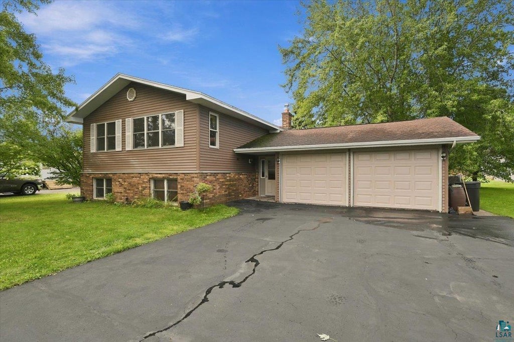 Photo of 2010 E 10th STREET, Superior, WI 54880 (MLS # 6128076)