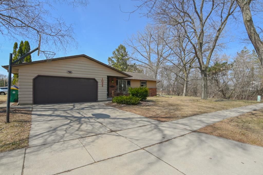 Photo of 1024 Edgewood DRIVE, Green Bay, WI 54311 (MLS # 50322985)